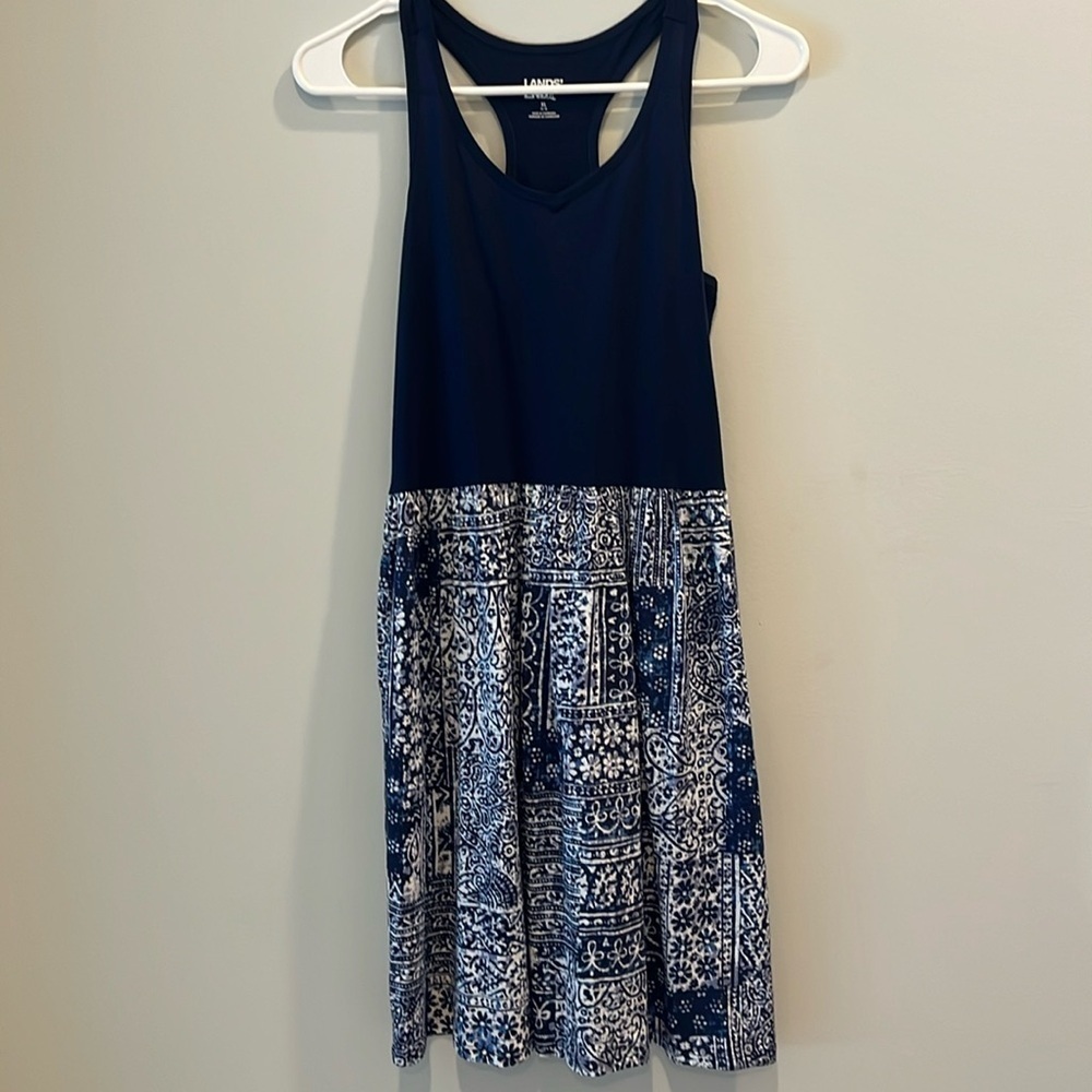 Land’s End girls dress / swim cover up.  Size XL (14-16).  Navy and white.